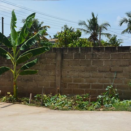 The Accra Backpackers Hostel Bagian luar foto