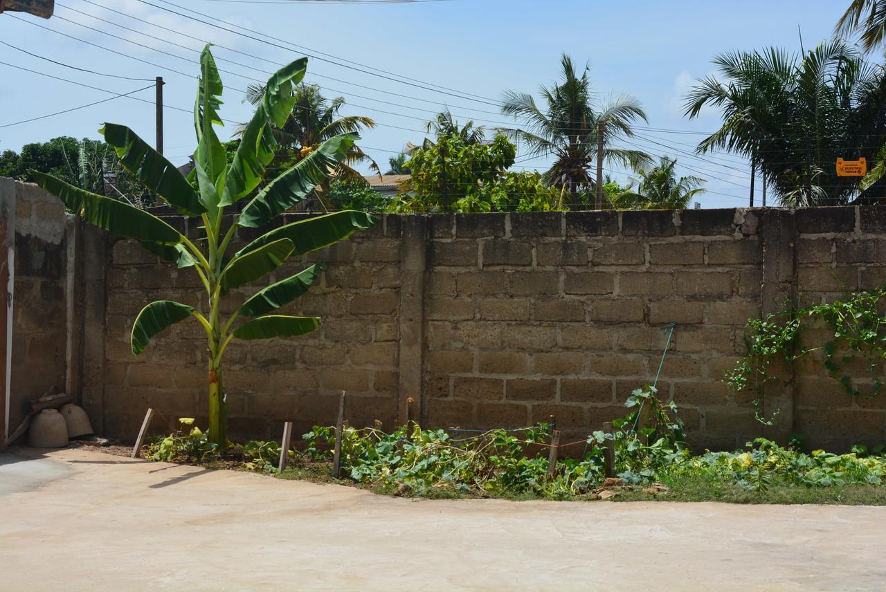 The Accra Backpackers Hostel Bagian luar foto