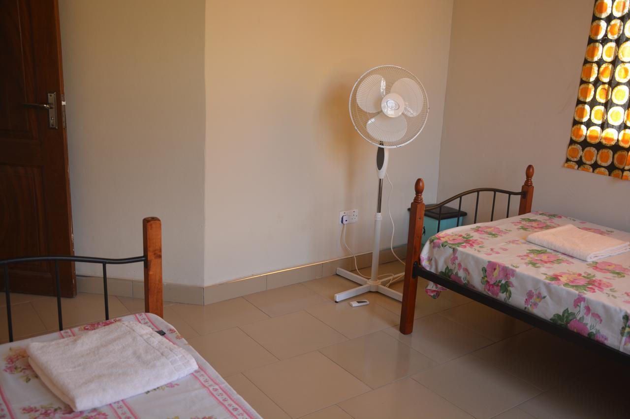 The Accra Backpackers Hostel Bagian luar foto