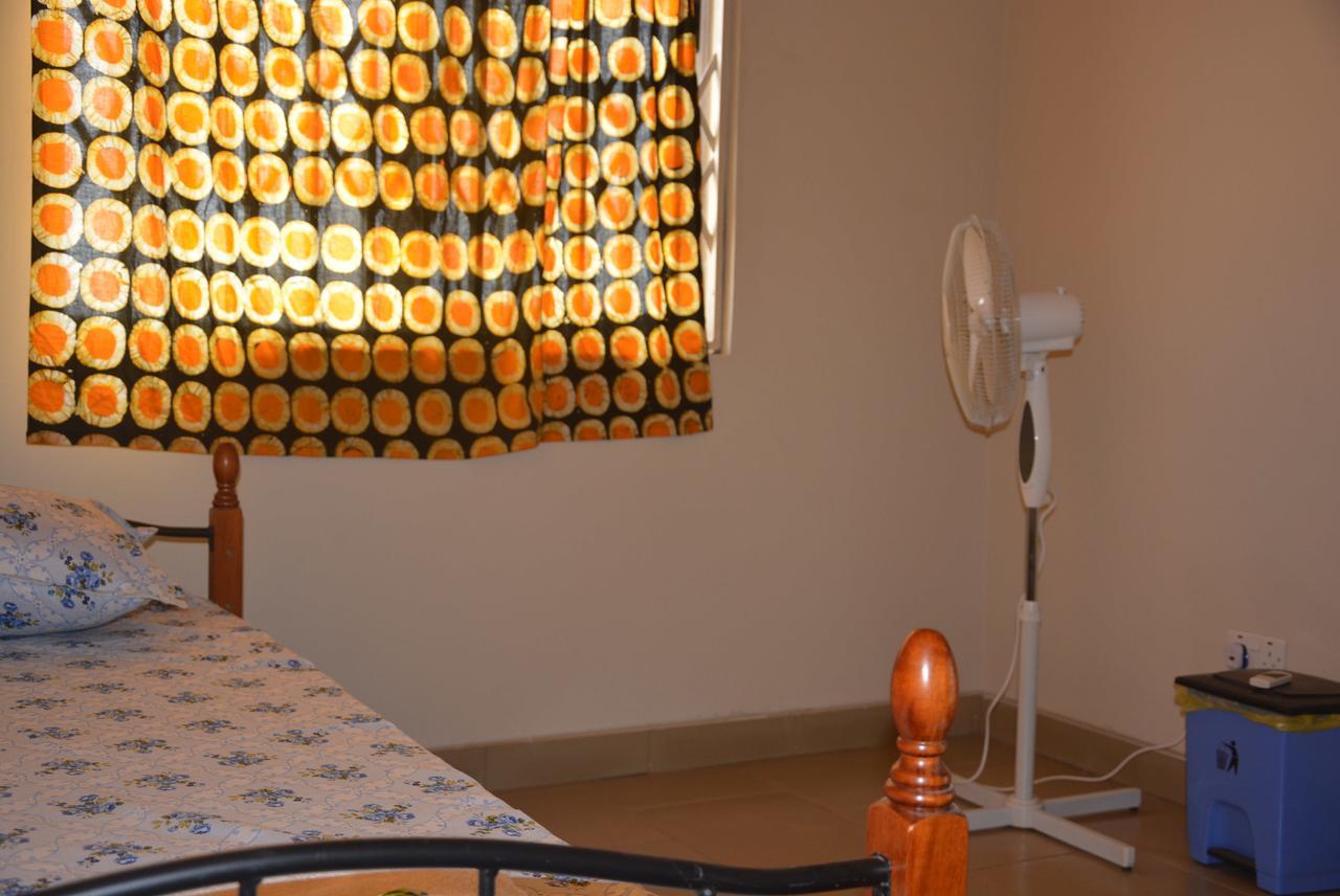 The Accra Backpackers Hostel Bagian luar foto