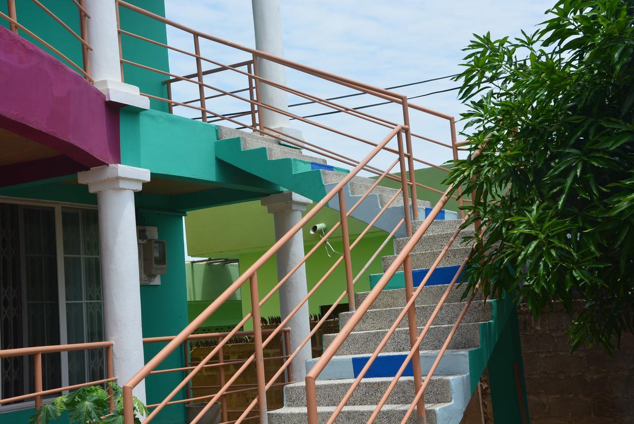 The Accra Backpackers Hostel Bagian luar foto