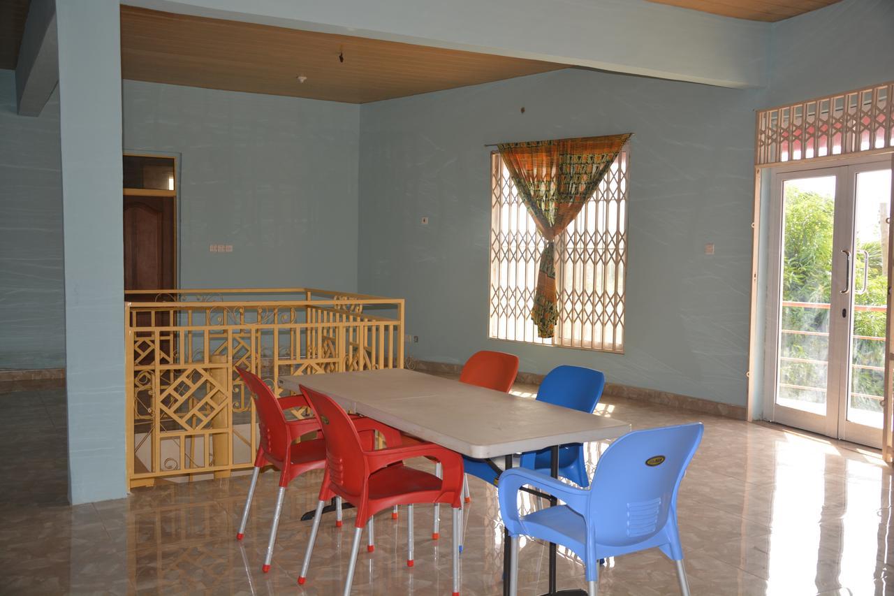 The Accra Backpackers Hostel Bagian luar foto