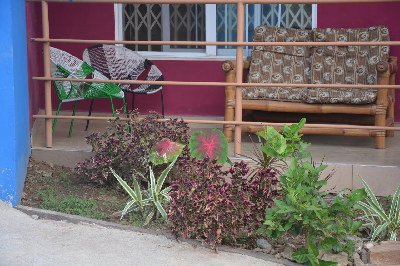 The Accra Backpackers Hostel Bagian luar foto