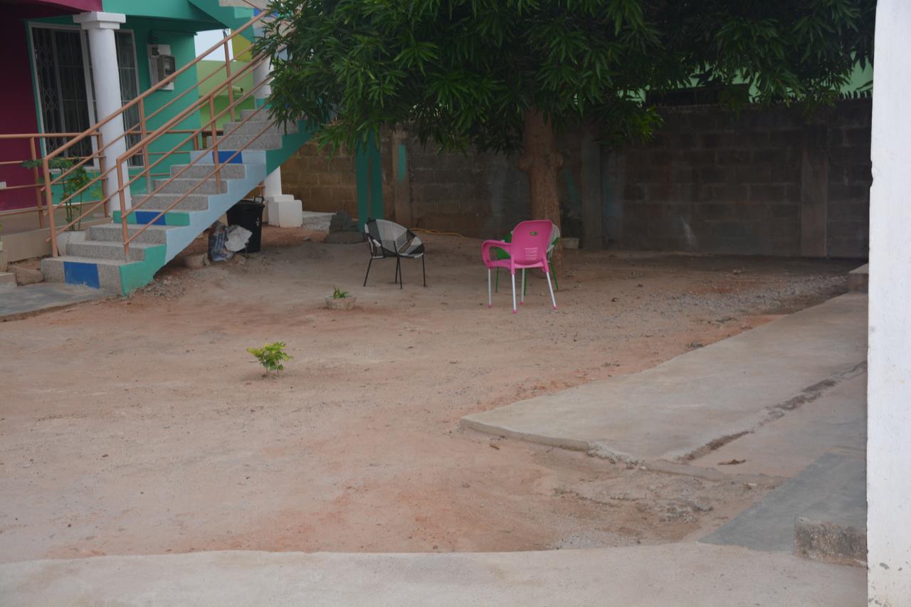 The Accra Backpackers Hostel Bagian luar foto